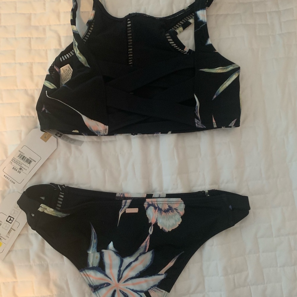 Brand New with Tags Roxy bikini - Picture 5 of 6